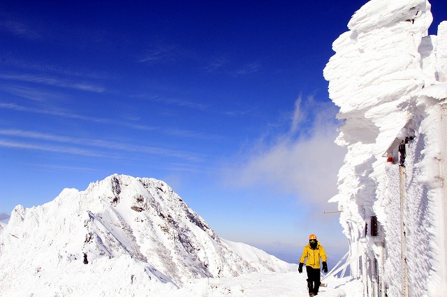 厳冬期の八ヶ岳赤岳展望荘より横岳を望む(2012年撮影)